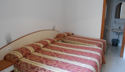 Habitación triple, balcón