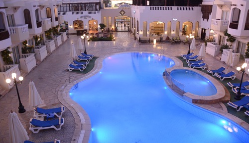 Habitación superior, vistas a la piscina