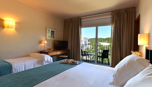 Habitación triple estándar, balcón