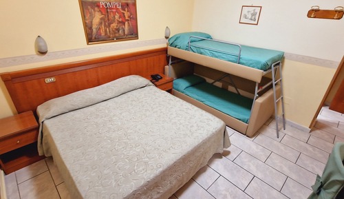 Habitación cuádruple básica