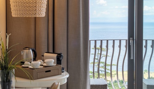 Habitación clásica con 1 cama doble o 2 individuales, balcón, vistas al mar