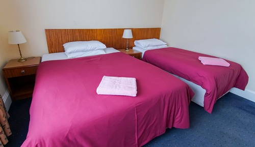 Habitación con 2 camas individuales