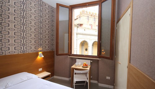 Habitación Deluxe con 1 cama doble o 2 individuales, baño privado, vistas a la ciudad