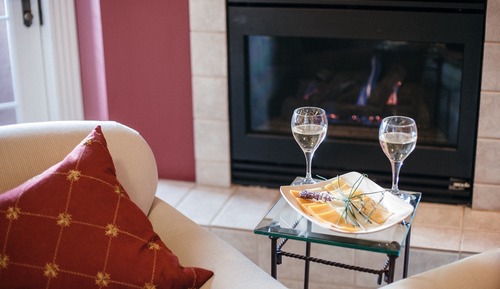 Oriental Poppy / Hot Tub / Fireplace 