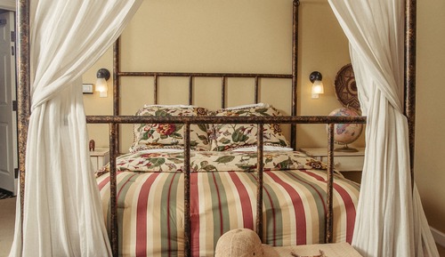 African Orchid / Hot Tub / Fireplace