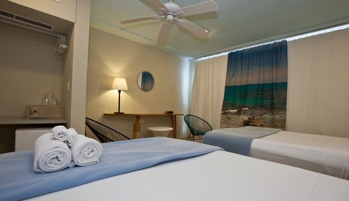 Habitación básica doble, vistas al mar (Basement level)