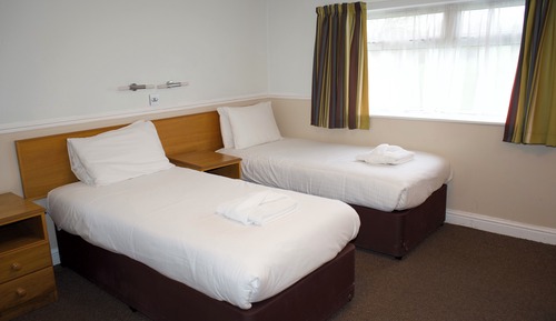 Habitación tradicional con 2 camas individuales