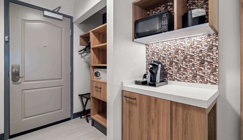 1 cama de matrimonio grande, accesible para personas con discapacidad