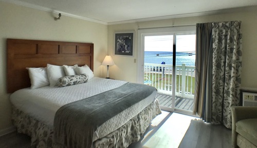 3rd Floor, Front Ocean View, 1 King Bed, Butlers Pantry, Private Deck