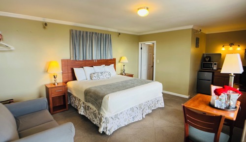 1st Floor, Front Ocean View Room, 1 King Bed