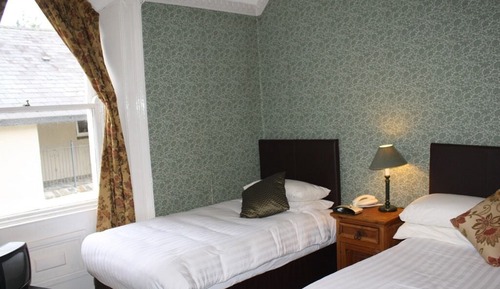 Habitación económica con 2 camas individuales, baño privado (Side Main House)