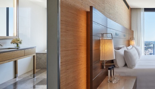 Suite, Acceso al salón del club (Yarra)