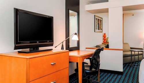 Estudio, 1 cama de matrimonio grande con sofá cama