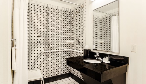 Habitación, 2 camas dobles (Mobility/Hearing Access, Roll-In Shwr)