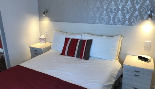 Habitación económica doble, baño privado, vistas al jardín