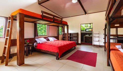 Cabaña familiar, baño privado, junto a la montaña