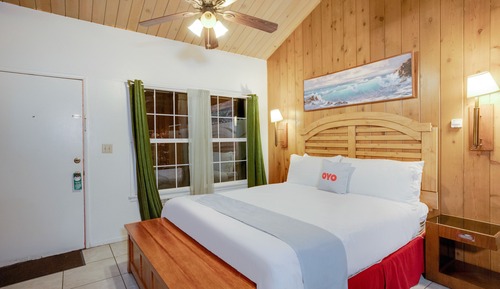 Habitación, 1 cama de matrimonio grande, vistas a la piscina