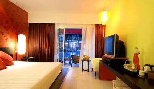 Habitación Deluxe, acceso a la piscina