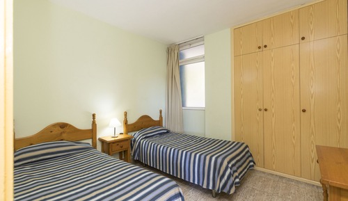 Habitación económica (1 adulto + 2 niños)