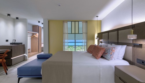 Superior Maisonette front sea view