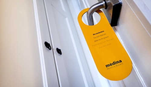 Habitación con 2 camas individuales, baño privado, vistas al jardín