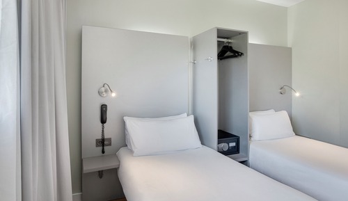 Habitación con 2 camas individuales