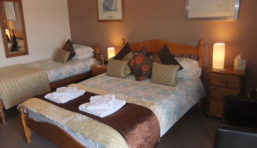 Habitación triple familiar, baño privado ((2 Adults & 1 Child))