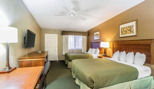 Habitación estándar, 2 camas de matrimonio, vistas a la montaña