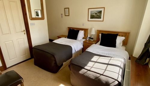 Habitación con 2 camas individuales