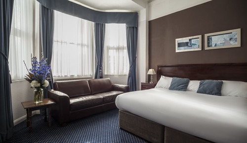 Habitación superior con 1 cama doble o 2 individuales