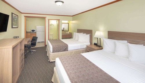 Suite estudio, 2 camas de matrimonio, no fumadores, planta baja (kitchen)