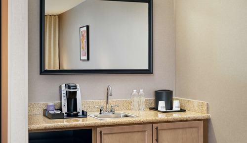 Habitación, 2 camas de matrimonio (Mobility & Hearing, Roll-In Shower)