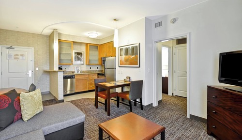 Suite familiar, 1 cama de matrimonio grande con sofá cama (Hearing Accessible)