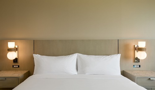 Habitación, 1 cama de matrimonio grande, no fumadores (Mobility/Hearing Accessible, Tub)