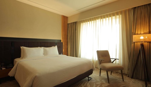 Suite superior, Acceso al salón del club, vistas a la piscina (Happy Hours 6:30 PM to 8:30 PM)