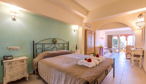 Suite estándar, 1 cama doble con sofá cama, no fumadores, junto a la piscina