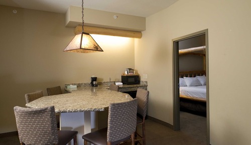 Suite (Waterpark Included-Majestic Bear)