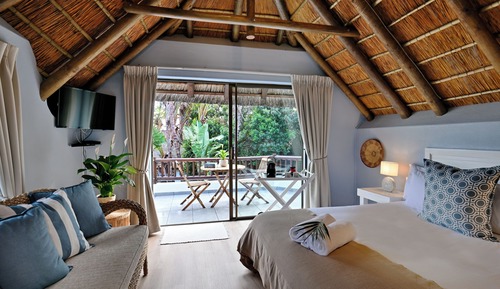 Habitación superior con 1 cama doble o 2 individuales, vistas al jardín