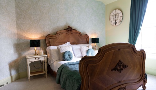 Luxury Double Room, Private Bathroom, Garden View (Acacia Thicket)