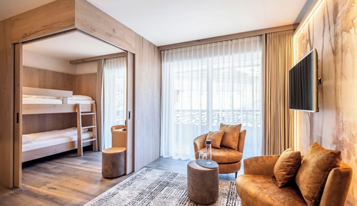 Habitación cuádruple superior, balcón, vistas a la piscina