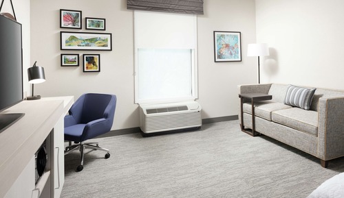 Habitación, frigorífico y microondas (Hearing)