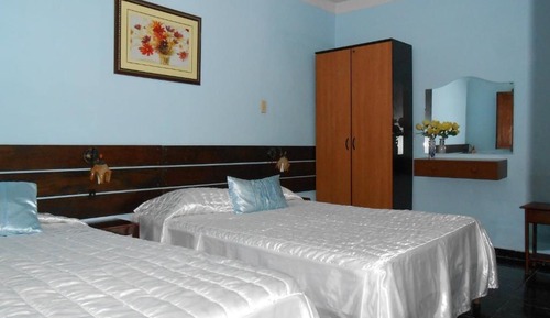 Habitación estándar con 1 cama doble o 2 individuales