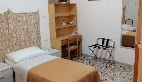 Habitación clásica con 1 cama doble o 2 individuales, no fumadores, baño privado