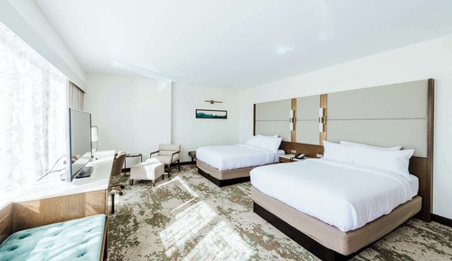 Habitación, 2 camas de matrimonio, accesible para personas con discapacidad, bañera