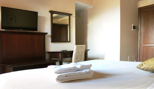 Habitación superior con 1 cama doble o 2 individuales (101)