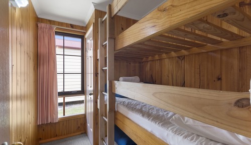 Superior 2 Bedroom Cabin - Olde Town