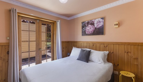 Standard 2 Bedroom Cabin - Olde Town Local Bakery