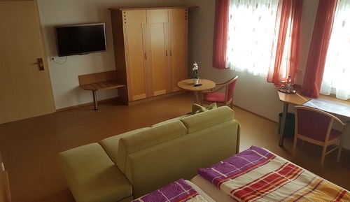 Apartamento familiar, baño privado, vistas al jardín