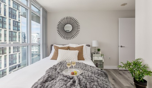 Apartamento de lujo, 2 habitaciones, cocina, vistas al lago