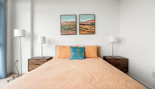 Apartamento de diseño, 1 habitación, balcón, vistas a la ciudad